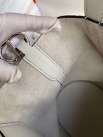 Hermes In The Loop 18 Handmade Bag in Pearl Grey Clemence Leather - Image 2