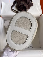 Hermes In The Loop 18 Handmade Bag in Pearl Grey Clemence Leather - Image 4