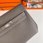 Hermes Kelly Depeches 25 Pouch in Etain Epsom Calfskin - Image 4