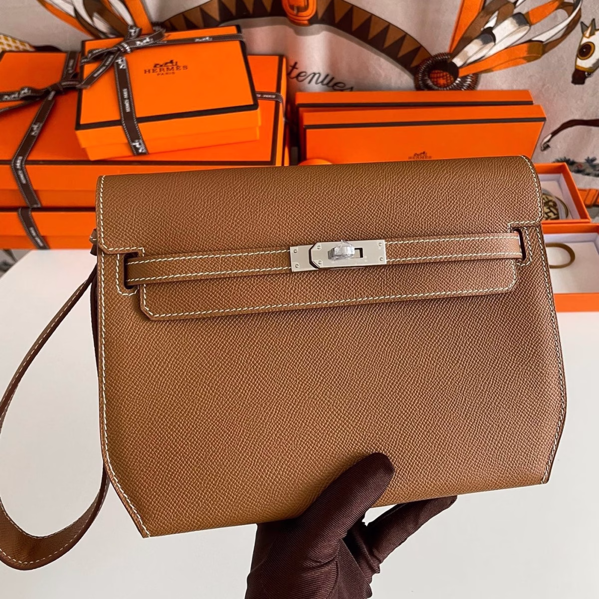 Hermes Kelly Depeches 25 Pouch in Gold Epsom Calfskin - Image 1