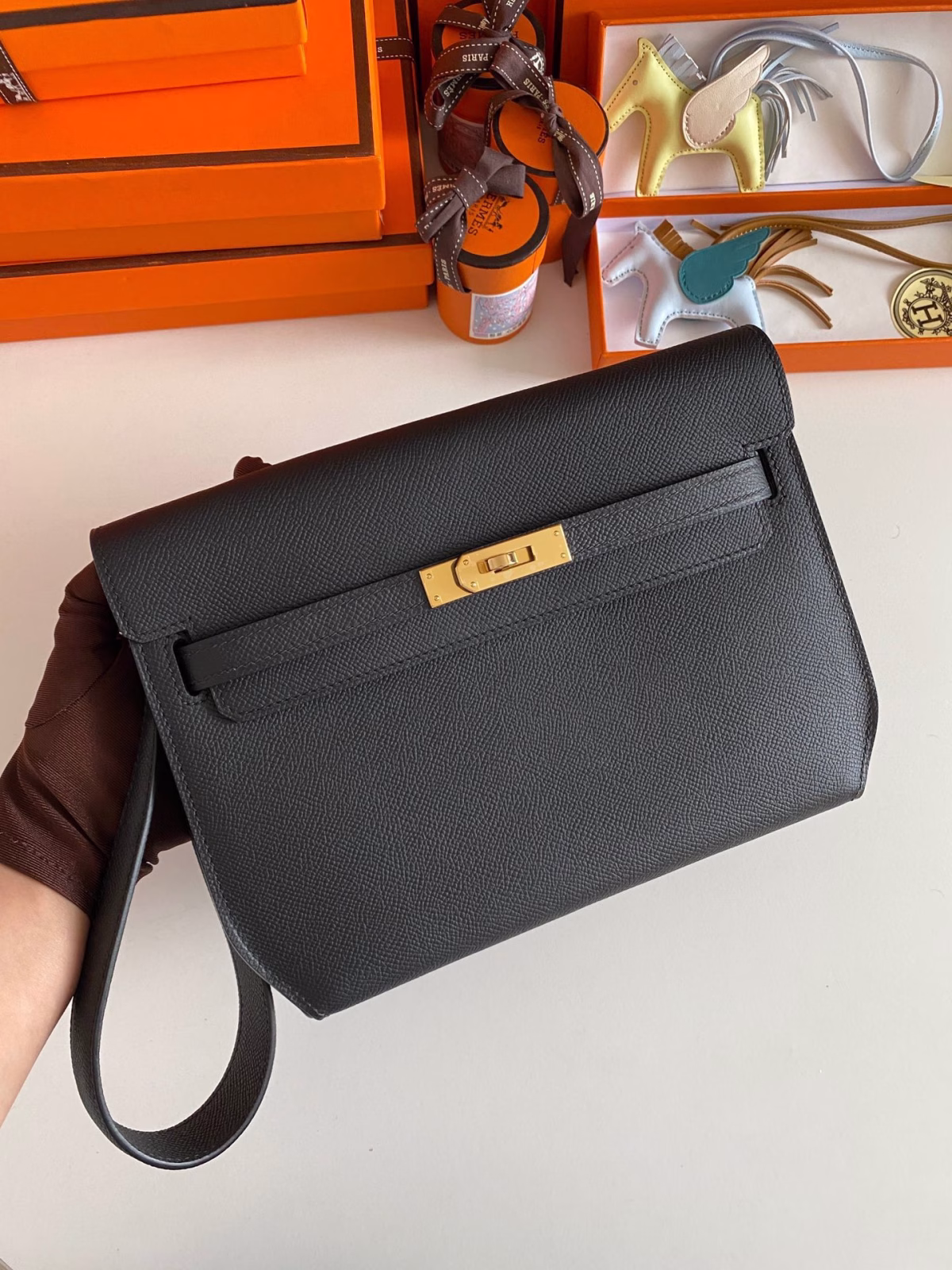 Hermes Kelly Depeches 25 Pouch in Black Epsom Calfskin - Image 7