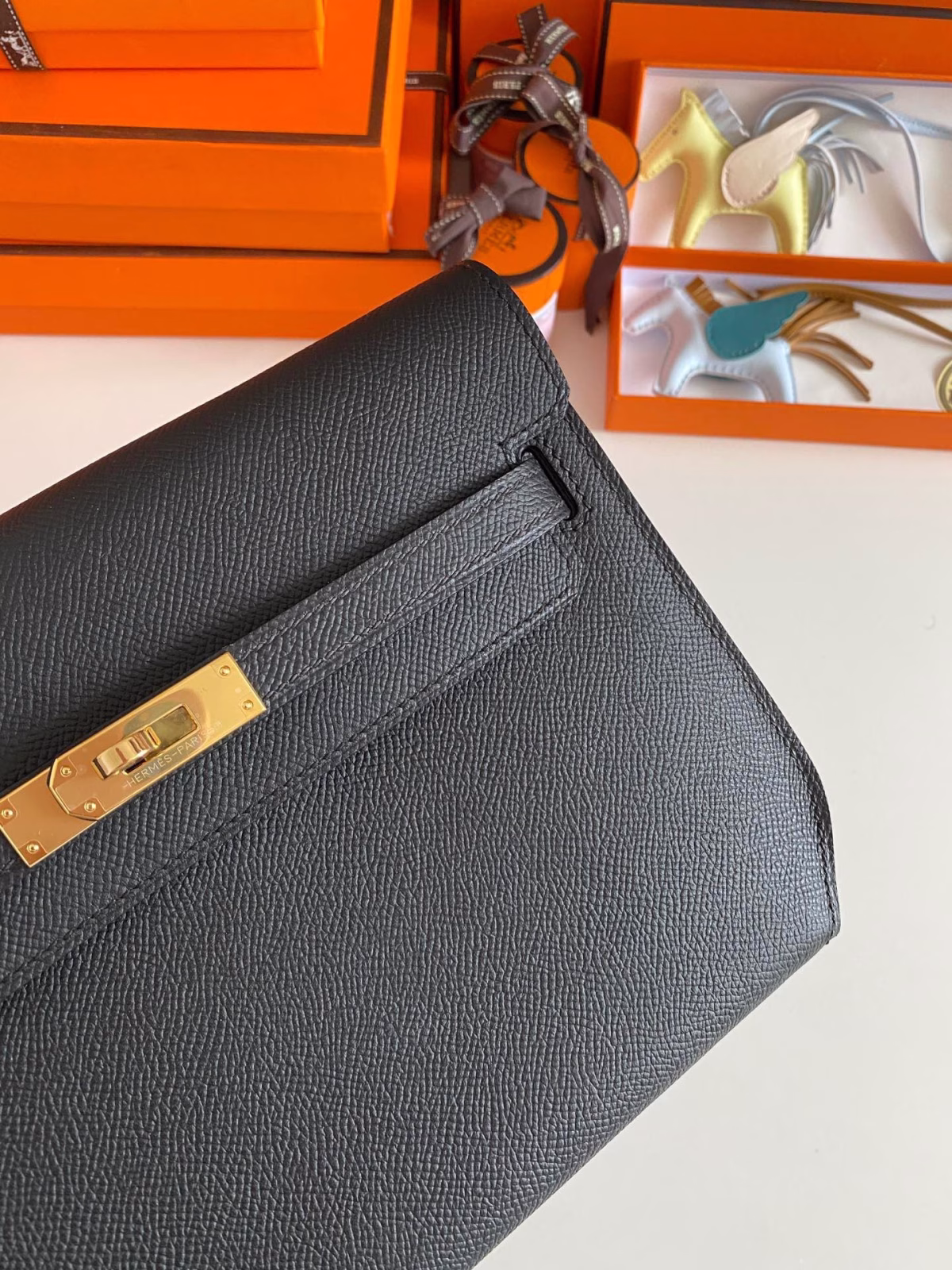 Hermes Kelly Depeches 25 Pouch in Black Epsom Calfskin - Image 8