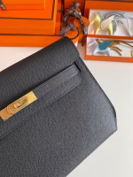 Hermes Kelly Depeches 25 Pouch in Black Epsom Calfskin - Image 8