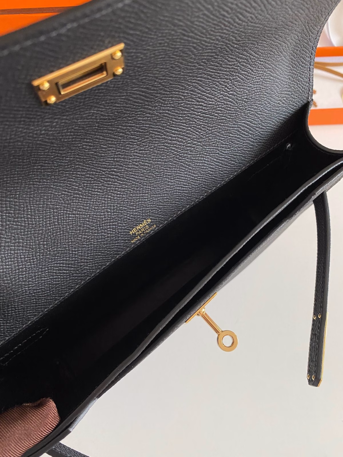 Hermes Kelly Depeches 25 Pouch in Black Epsom Calfskin - Image 4