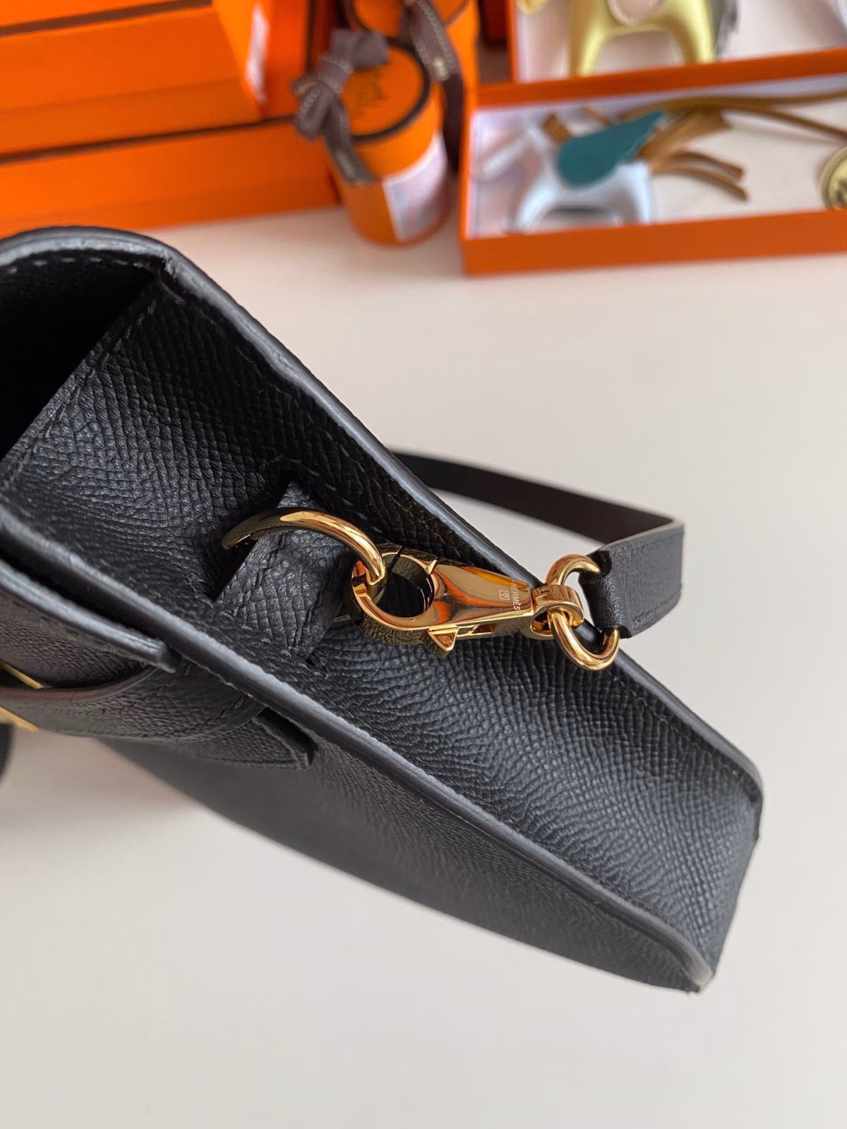 Hermes Kelly Depeches 25 Pouch in Black Epsom Calfskin - Image 6