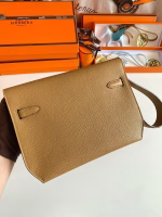Hermes Kelly Depeches 25 Pouch in Sesame Epsom Calfskin - Image 3