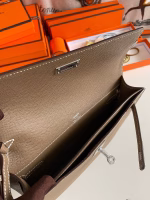 Hermes Kelly Depeches 25 Pouch in Taupe Epsom Calfskin - Image 7