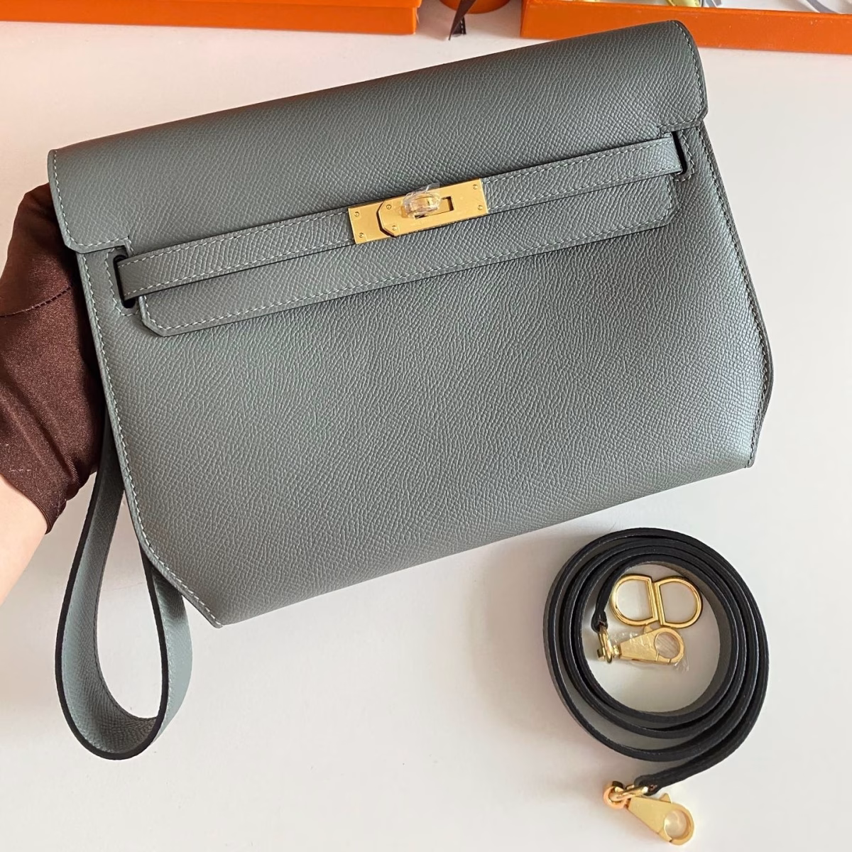 Hermes Kelly Depeches 25 Pouch in Vert Amande Epsom Calfskin - Image 1