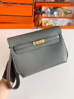Hermes Kelly Depeches 25 Pouch in Vert Amande Epsom Calfskin - Image 5