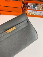 Hermes Kelly Depeches 25 Pouch in Vert Amande Epsom Calfskin - Image 3
