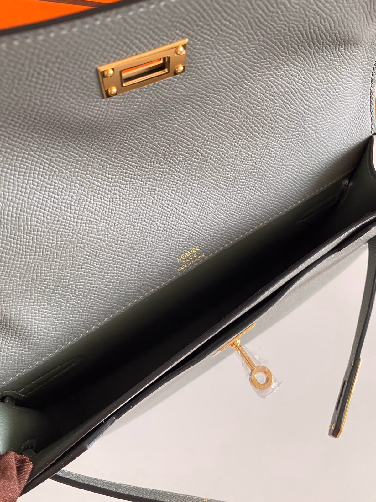 Hermes Kelly Depeches 25 Pouch in Vert Amande Epsom Calfskin - Image 6