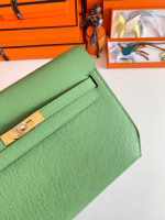 Hermes Kelly Depeches 25 Pouch in Vert Criquet Epsom Calfskin - Image 2