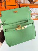 Hermes Kelly Depeches 25 Pouch in Vert Criquet Epsom Calfskin - Image 3