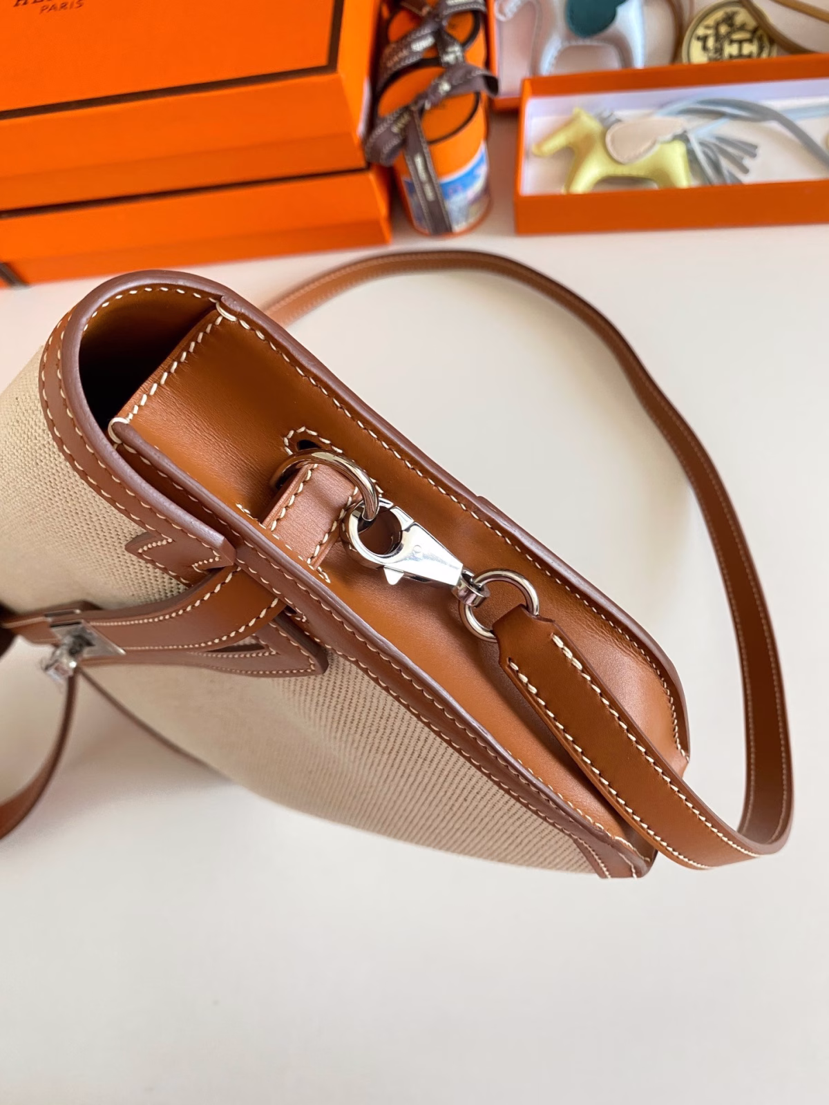 Hermes Kelly Depeches 25 Pouch in Ecru Toile - Image 7