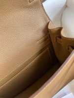 Hermes Kelly Danse II Bag In Beige de Weimar Evercolor Calfskin - Image 5