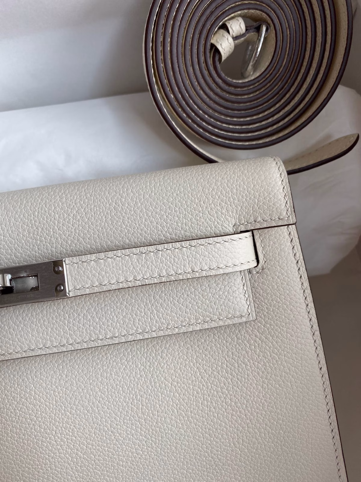 Hermes Kelly Danse II Bag In Nata Evercolor Calfskin - Image 3