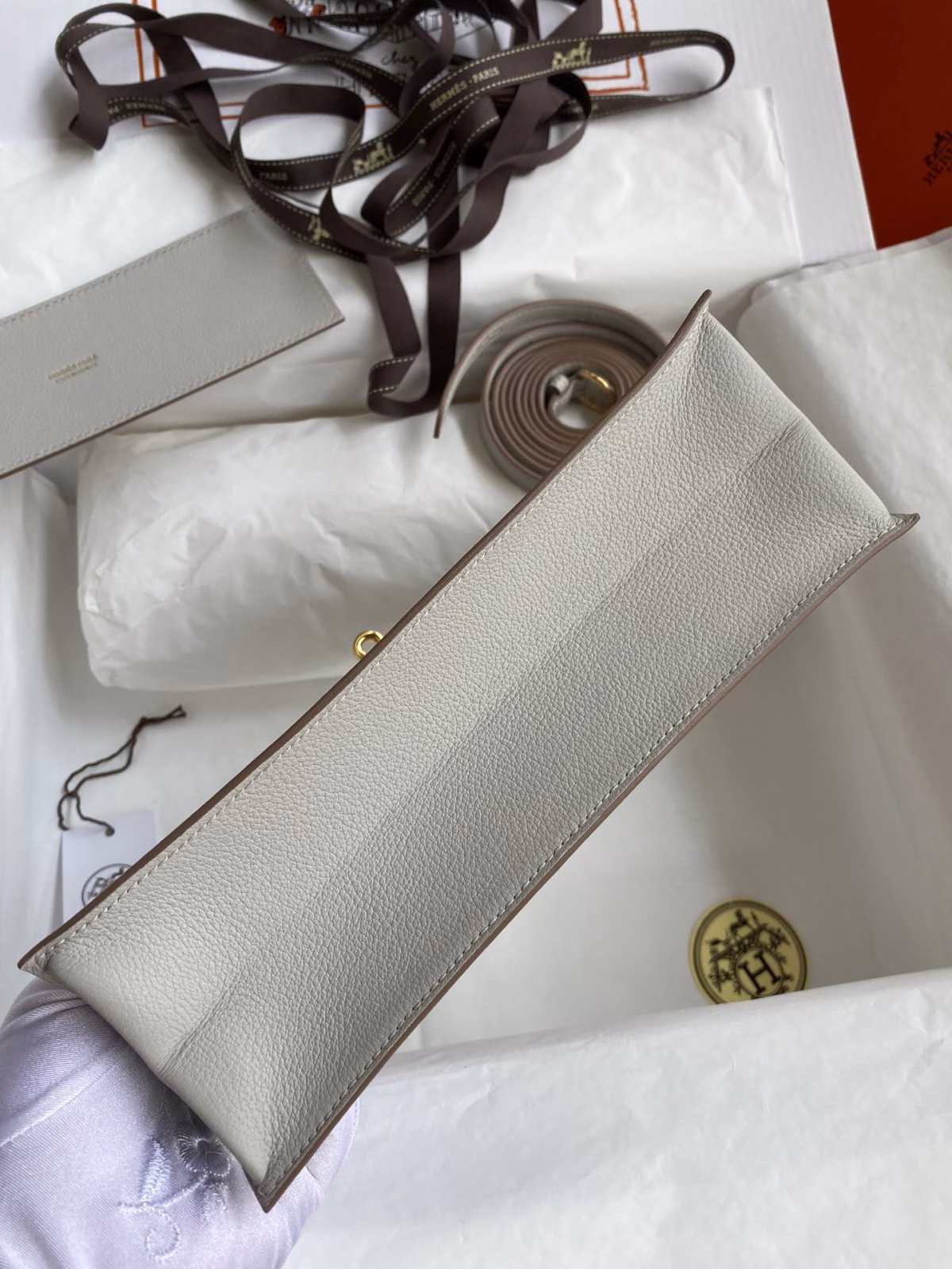 Hermes Kelly Danse II Handmade Bag In Pearl Grey Evercolor Calfskin - Image 2