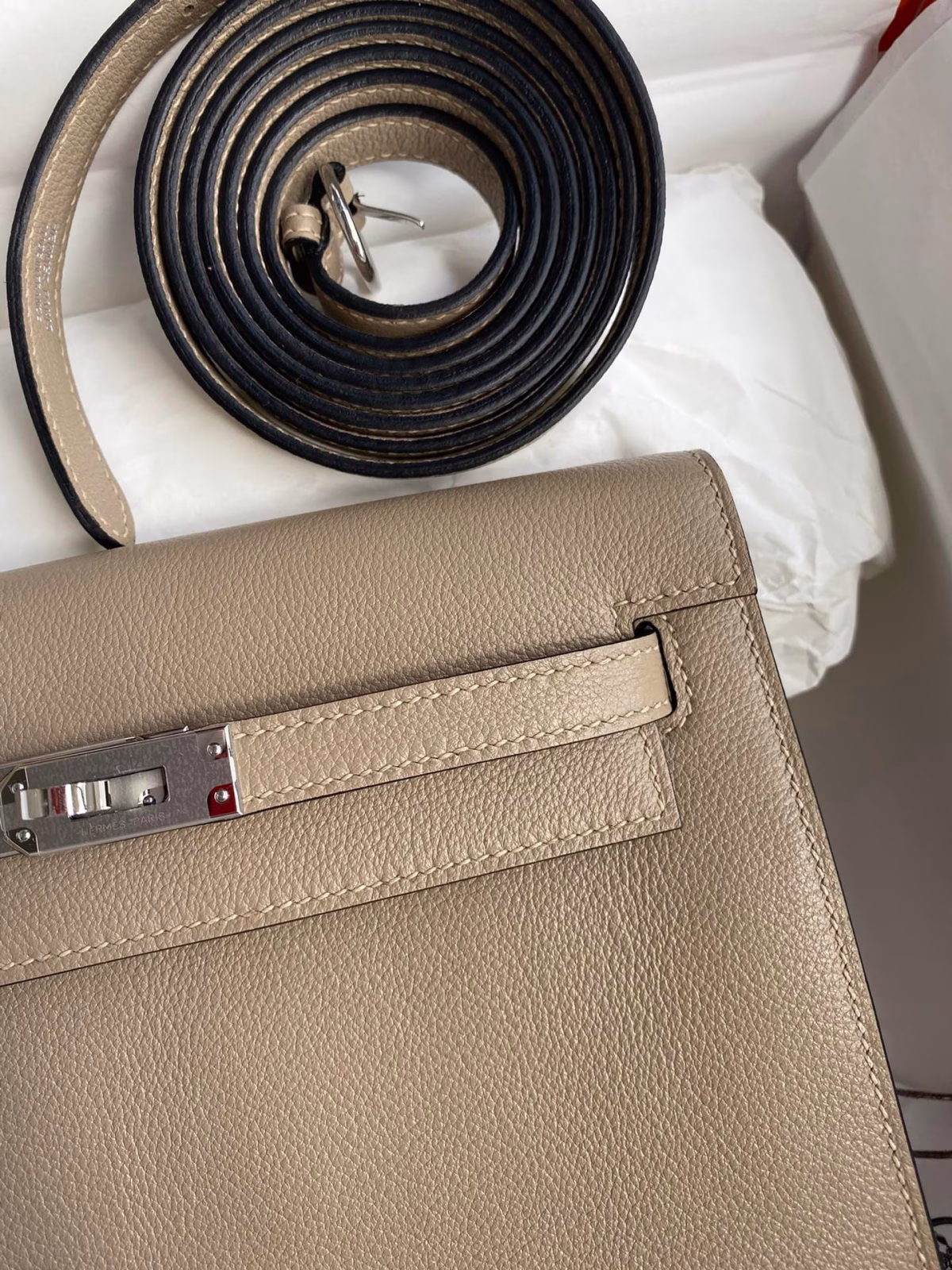 Hermes Kelly Danse II Handmade Bag In Gris Tourterelle Evercolor Calfskin - Image 7