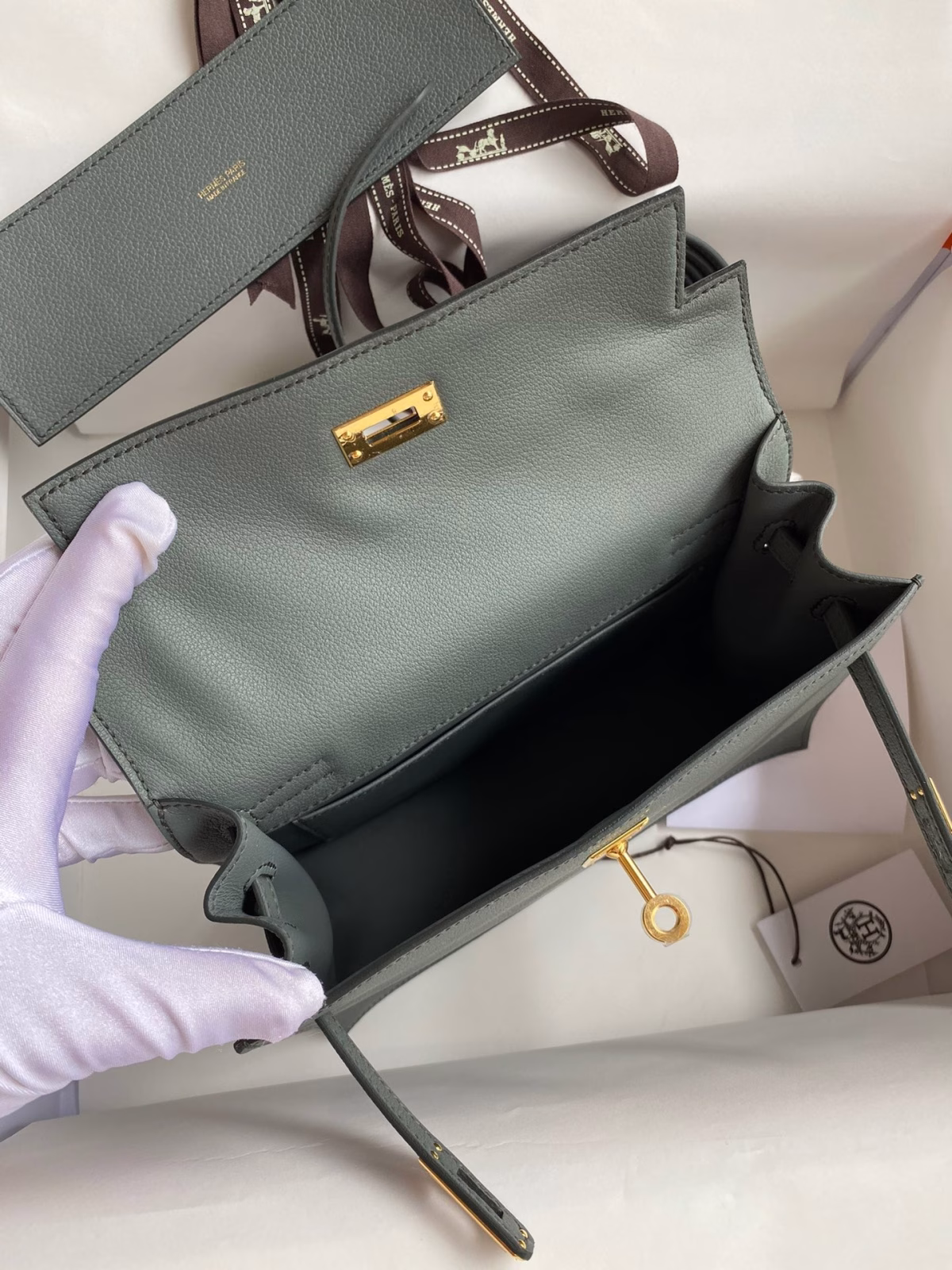 Hermes Kelly Danse II Bag In Vert Amande Evercolor Calfskin - Image 4