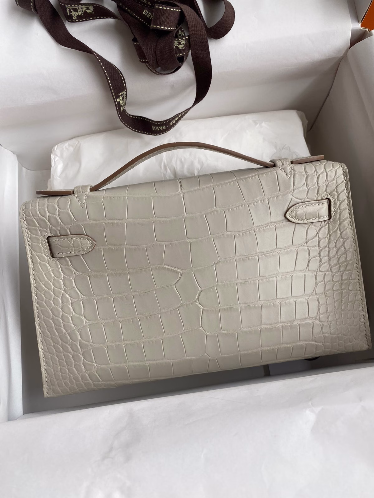 Hermes Kelly Pochette Handmade Bag In Beton Matte Alligator Leather - Image 5