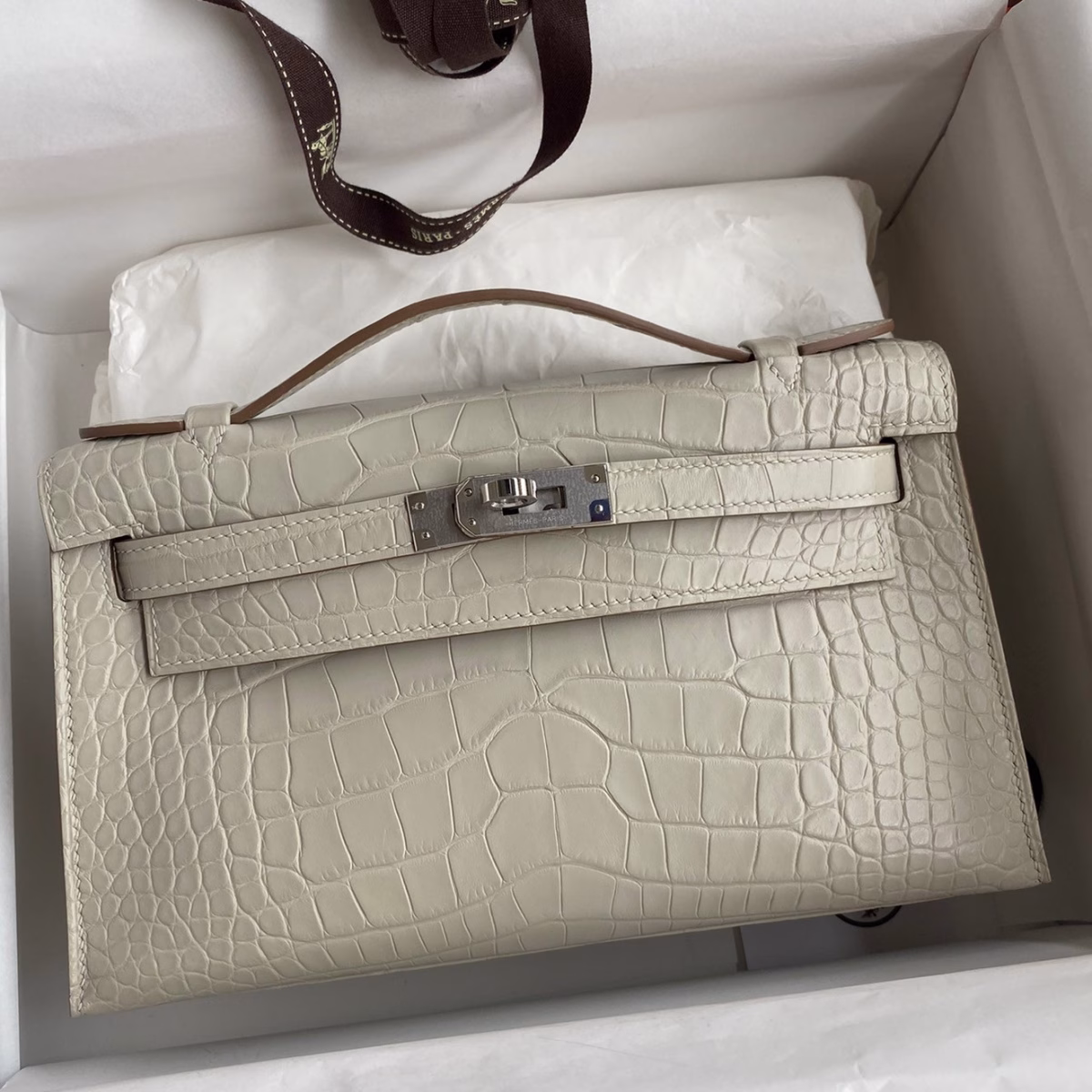 Hermes Kelly Pochette Handmade Bag In Beton Matte Alligator Leather - Image 1