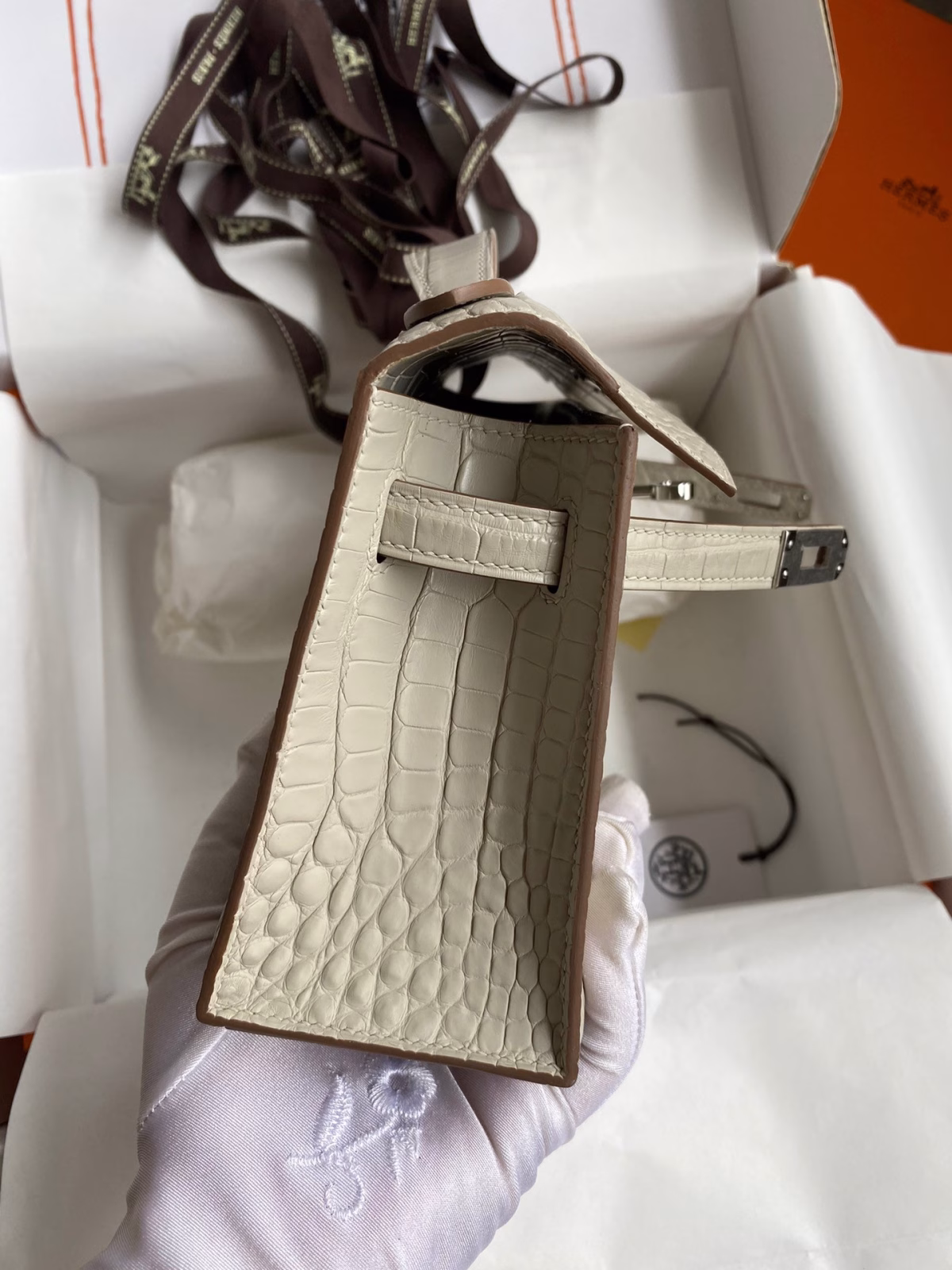 Hermes Kelly Pochette Handmade Bag In Beton Matte Alligator Leather - Image 2