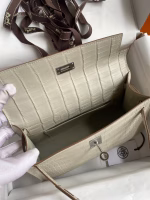 Hermes Kelly Pochette Handmade Bag In Beton Matte Alligator Leather - Image 3