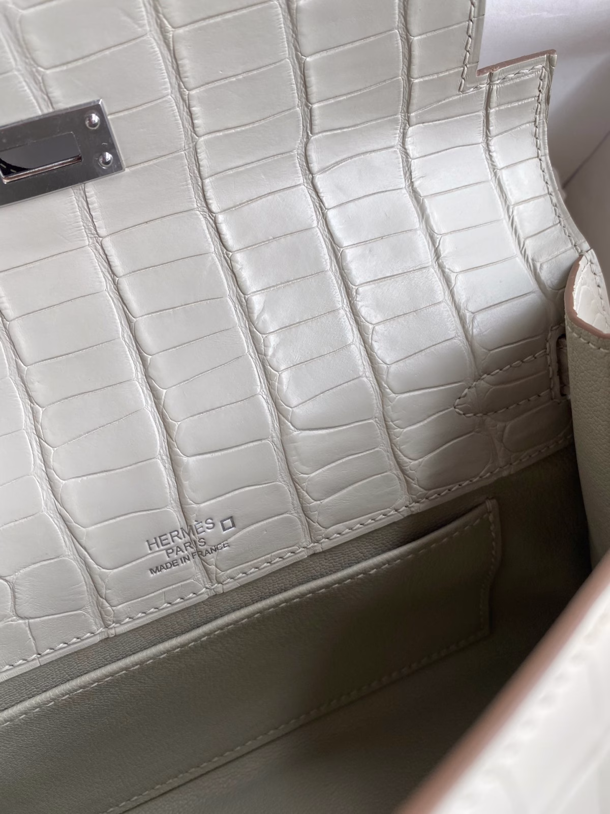 Hermes Kelly Pochette Handmade Bag In Beton Matte Alligator Leather - Image 6