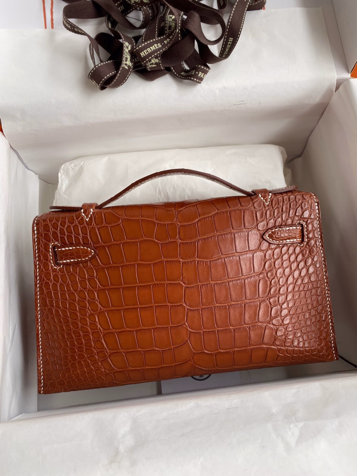 Hermes Kelly Pochette Handmade Bag In Gold Matte Alligator Leather - Image 8