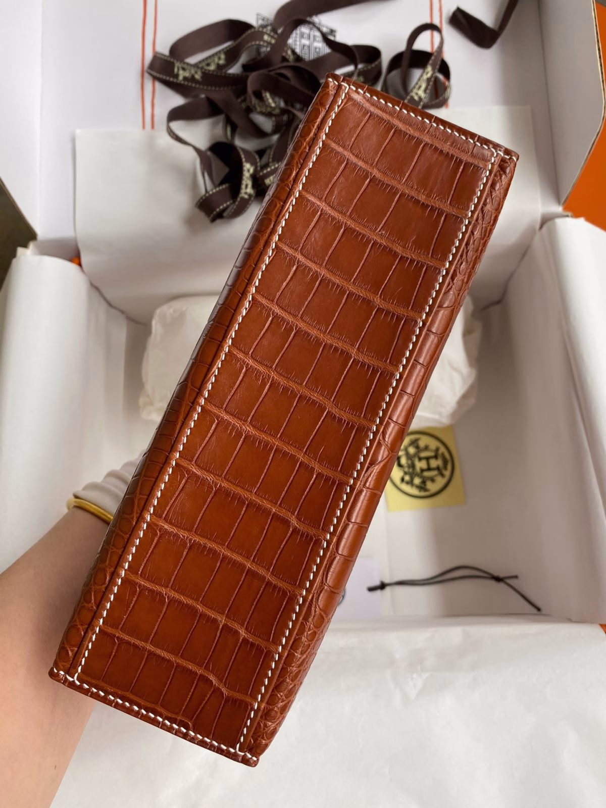 Hermes Kelly Pochette Handmade Bag In Gold Matte Alligator Leather - Image 9