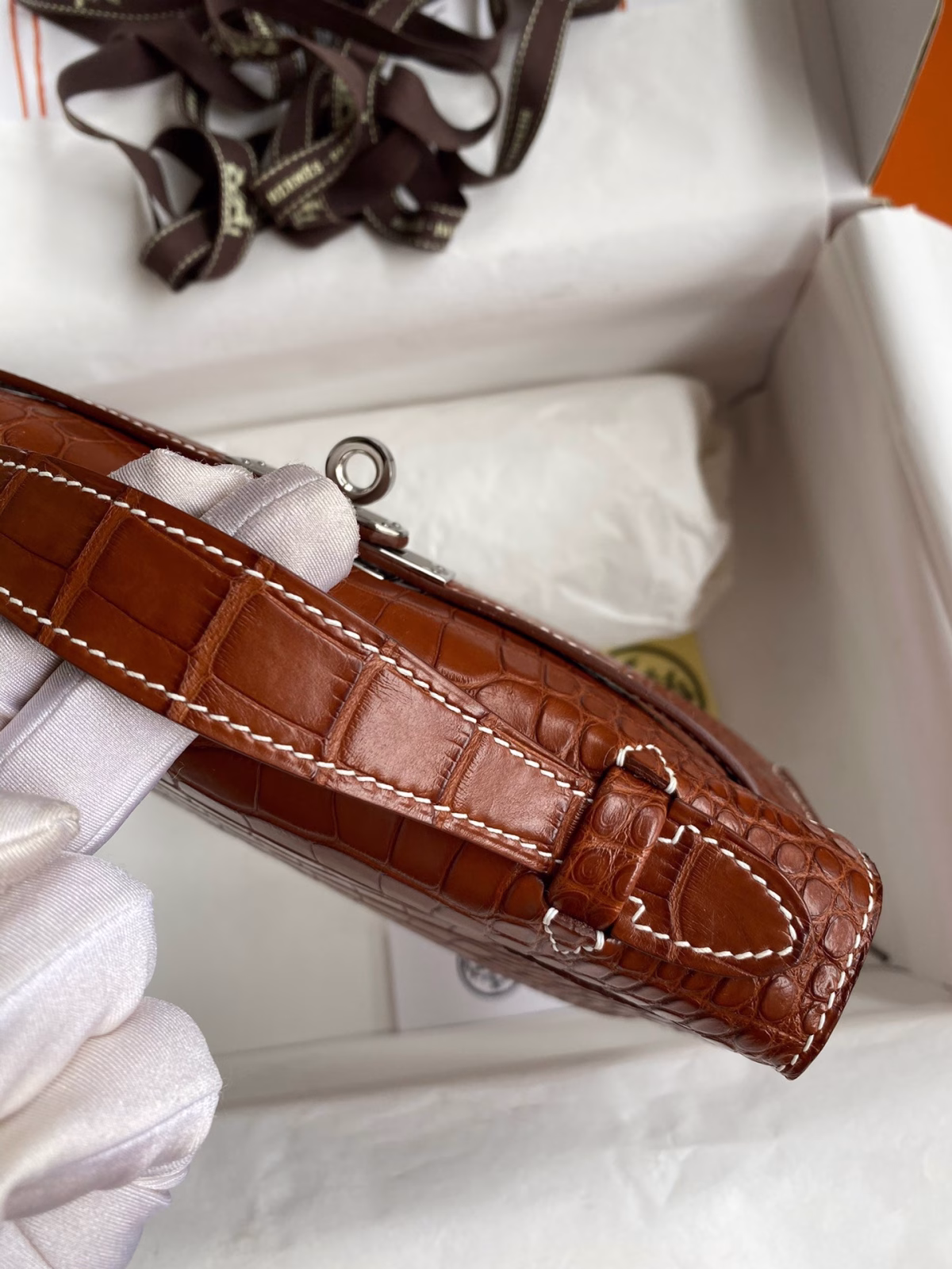 Hermes Kelly Pochette Handmade Bag In Gold Matte Alligator Leather - Image 4
