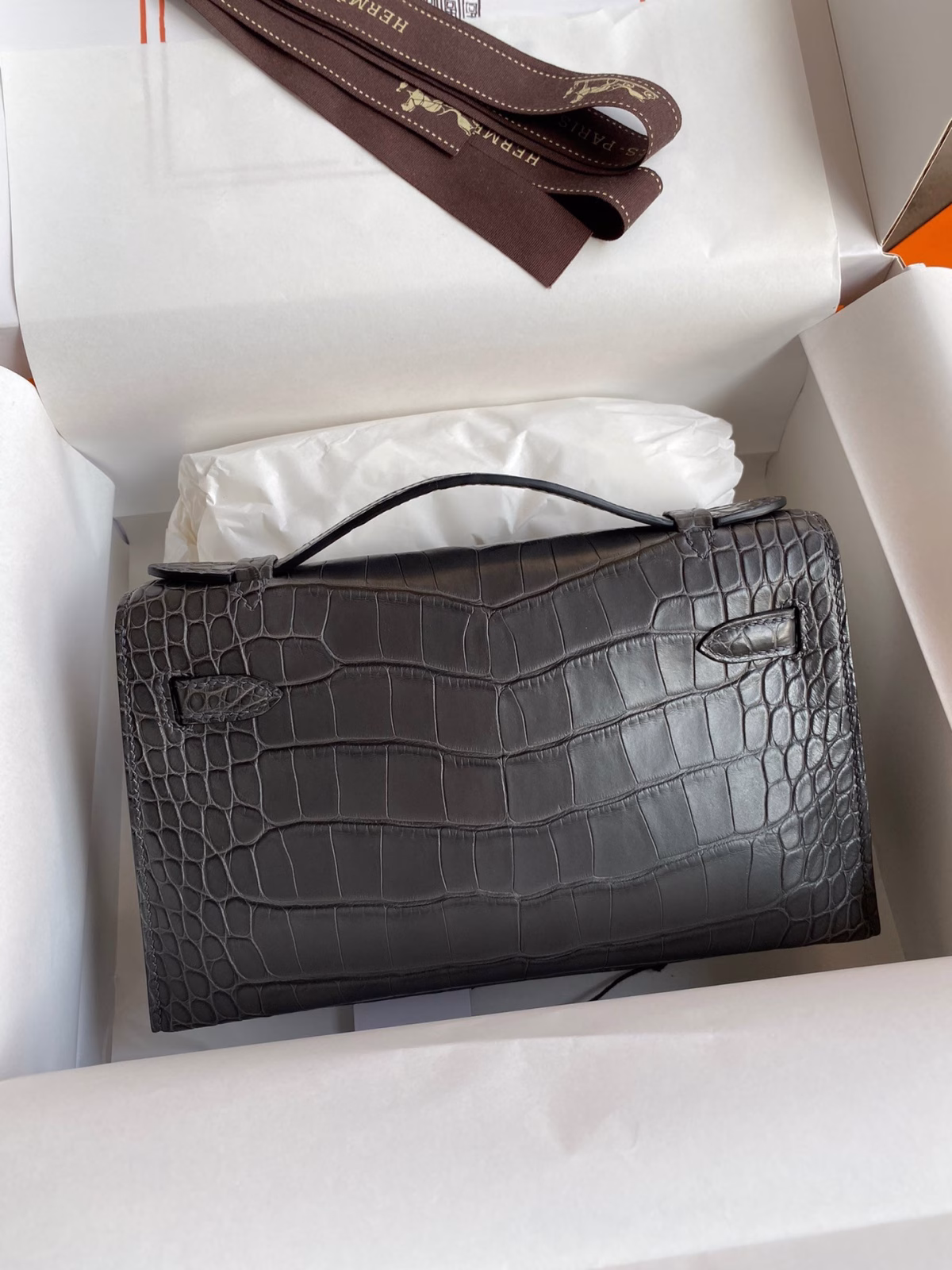 Hermes Kelly Pochette Handmade Bag In Graphite Matte Alligator Leather - Image 6