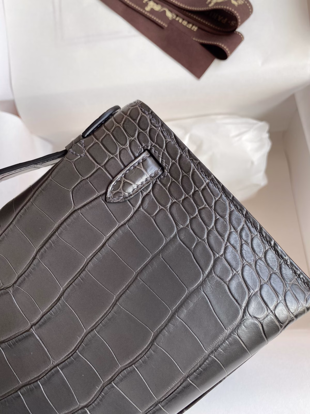 Hermes Kelly Pochette Handmade Bag In Graphite Matte Alligator Leather - Image 9