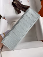 Hermes Kelly Pochette Handmade Bag In Pearl Grey Matte Alligator Leather - Image 7
