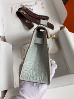 Hermes Kelly Pochette Handmade Bag In Pearl Grey Matte Alligator Leather - Image 2