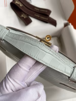 Hermes Kelly Pochette Handmade Bag In Pearl Grey Matte Alligator Leather - Image 3