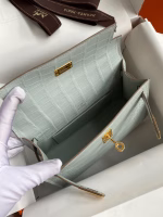 Hermes Kelly Pochette Handmade Bag In Pearl Grey Matte Alligator Leather - Image 4