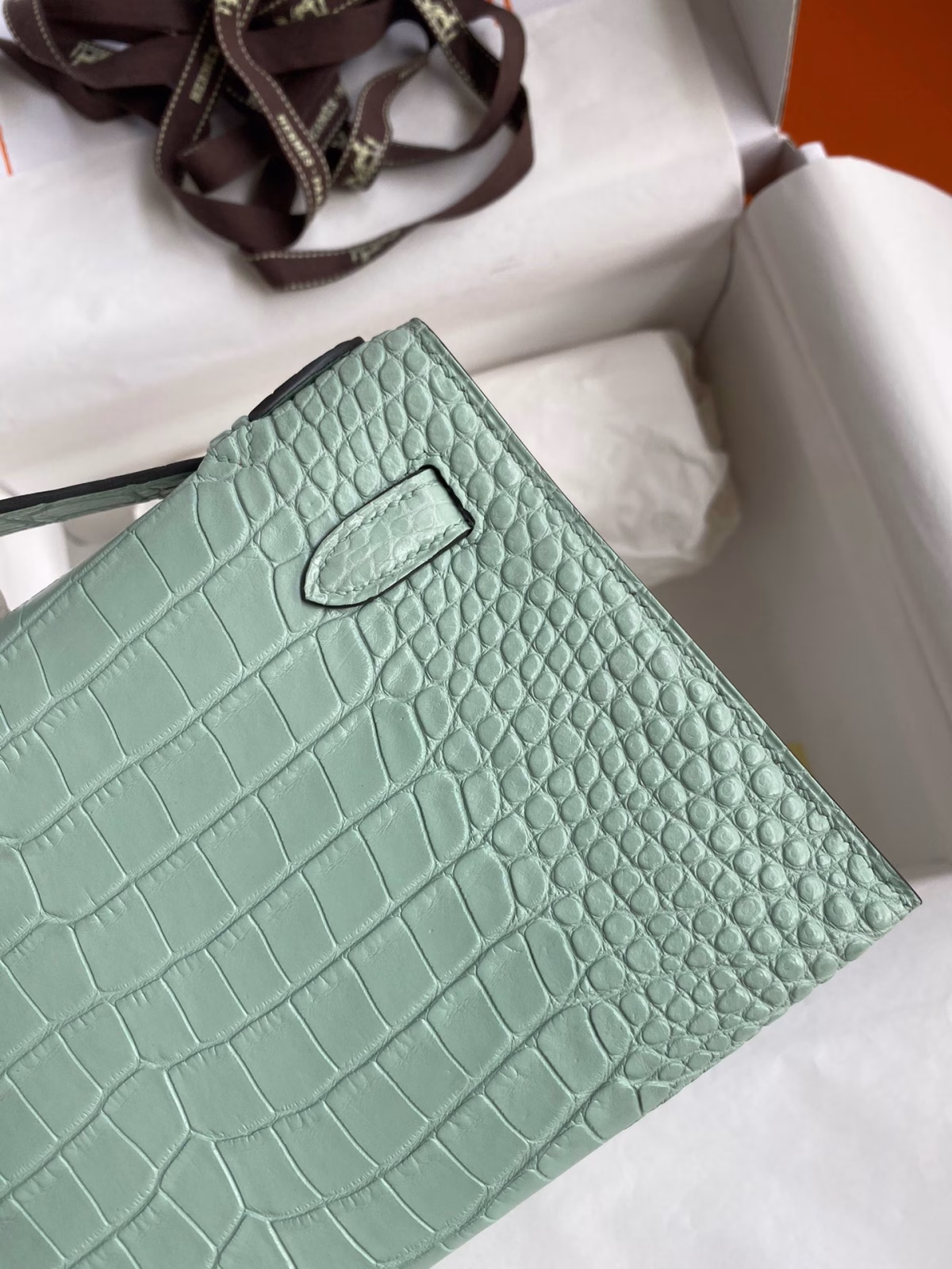 Hermes Kelly Pochette Handmade Bag In Vert D'eau Matte Alligator Leather - Image 9