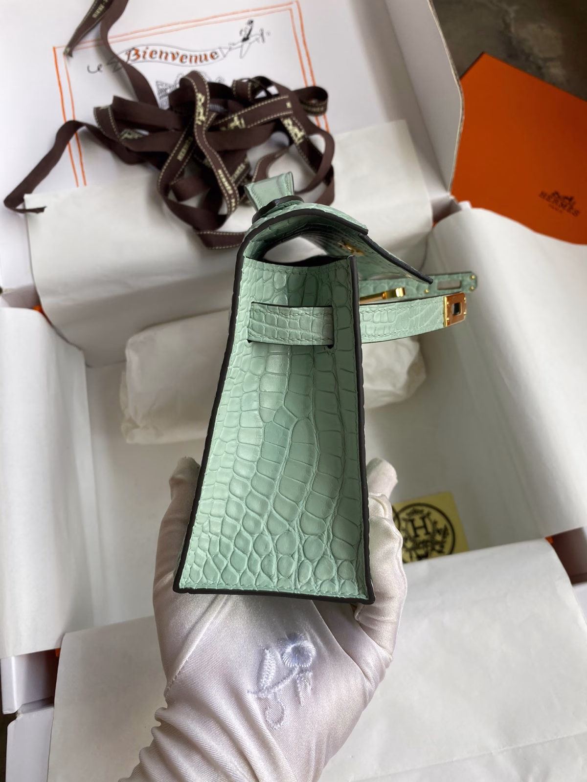 Hermes Kelly Pochette Handmade Bag In Vert D'eau Matte Alligator Leather - Image 4
