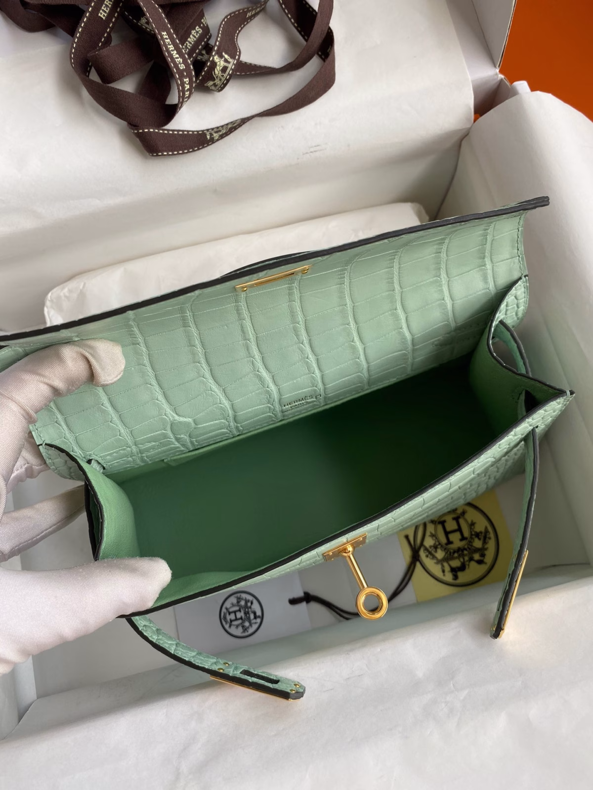 Hermes Kelly Pochette Handmade Bag In Vert D'eau Matte Alligator Leather - Image 2