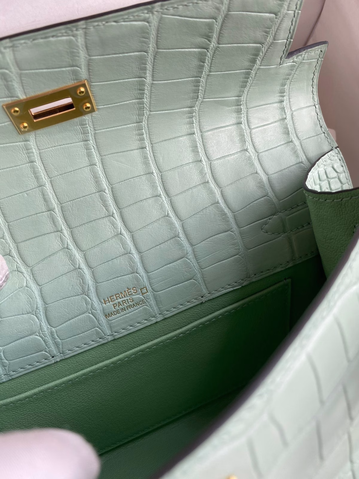 Hermes Kelly Pochette Handmade Bag In Vert D'eau Matte Alligator Leather - Image 7