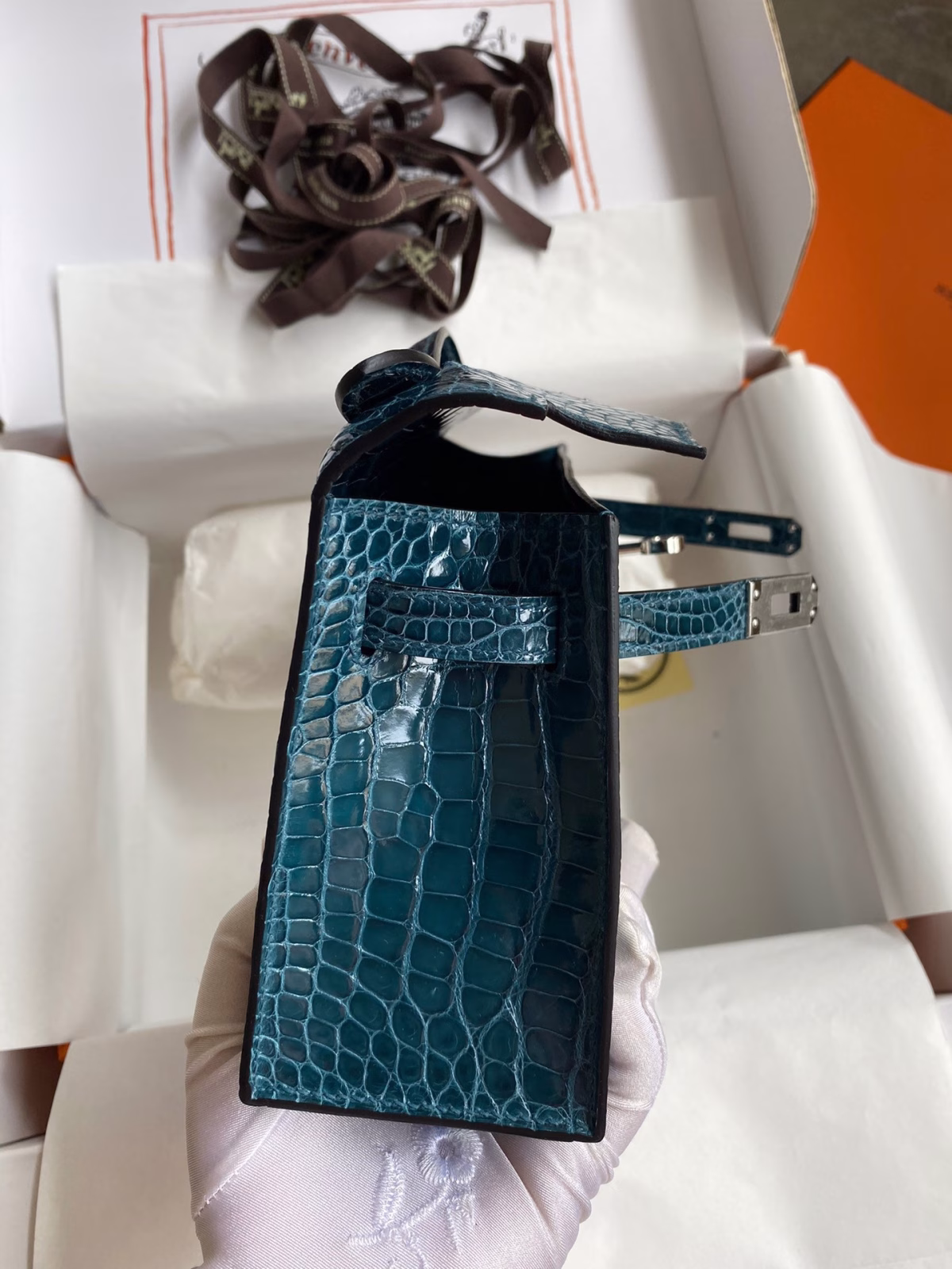 Hermes Kelly Pochette Handmade Bag In Colvert Shiny Alligator Leather - Image 3