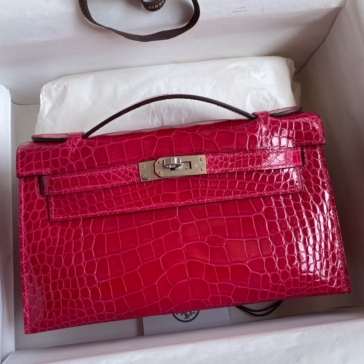 Hermes Kelly Pochette Handmade Bag In Rose Extreme Shiny Alligator Leather - Image 1