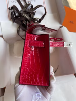 Hermes Kelly Pochette Handmade Bag In Rose Extreme Shiny Alligator Leather - Image 4