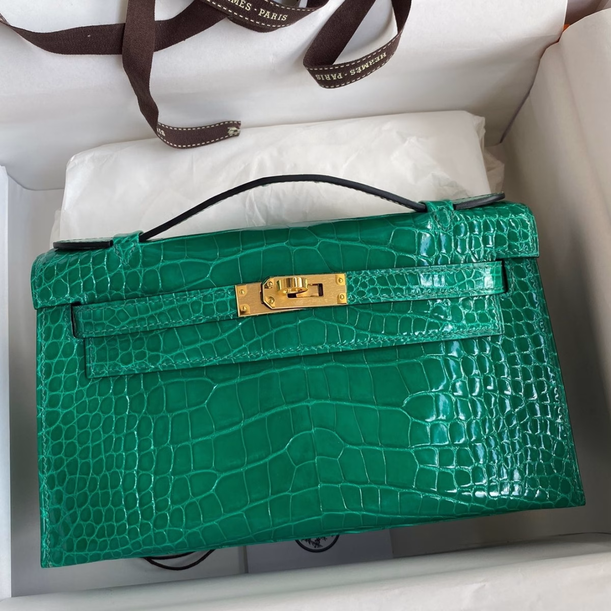 Hermes Kelly Pochette Handmade Bag In Vert Emerald Shiny Alligator Leather - Image 1