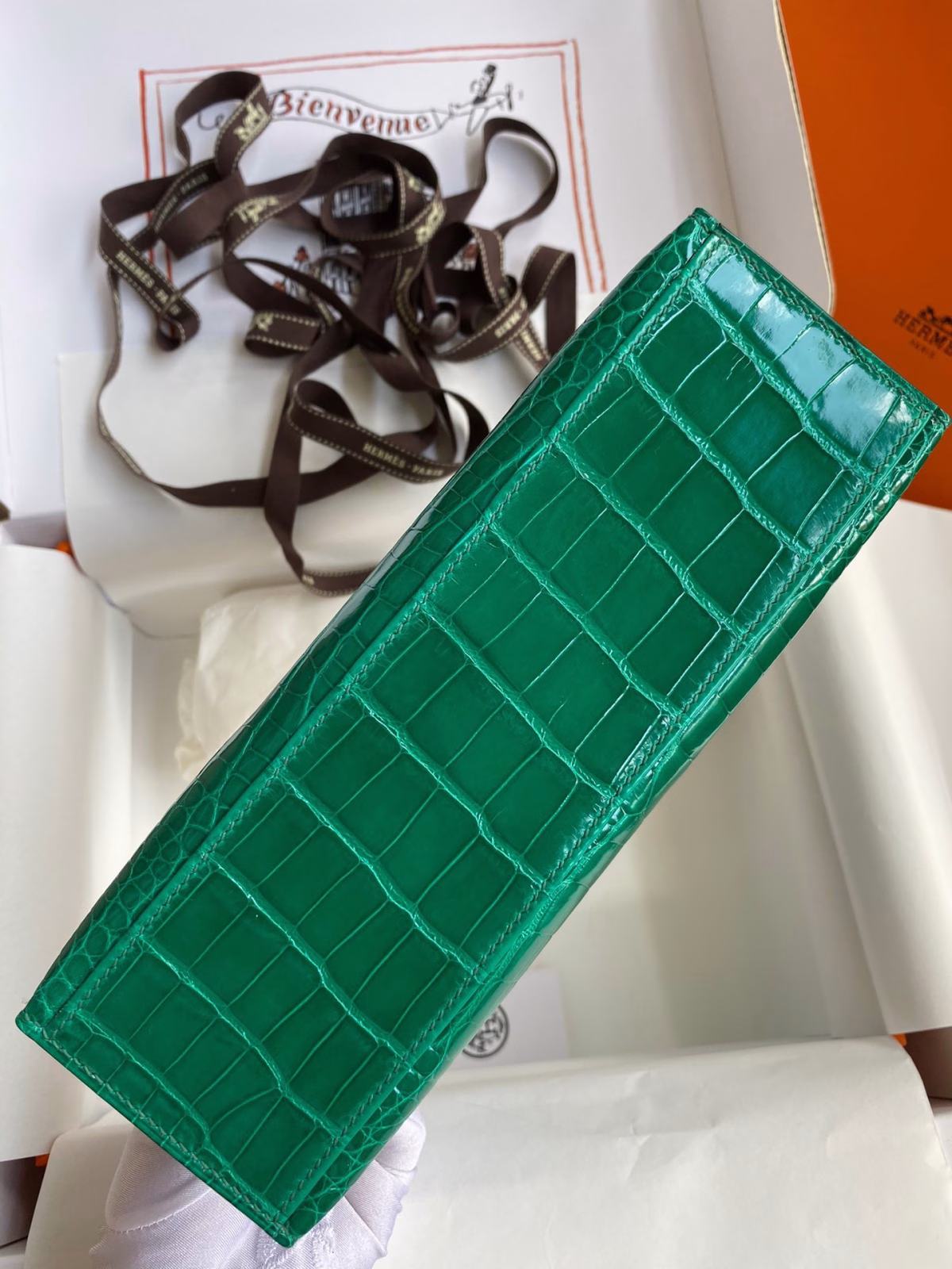 Hermes Kelly Pochette Handmade Bag In Vert Emerald Shiny Alligator Leather - Image 2