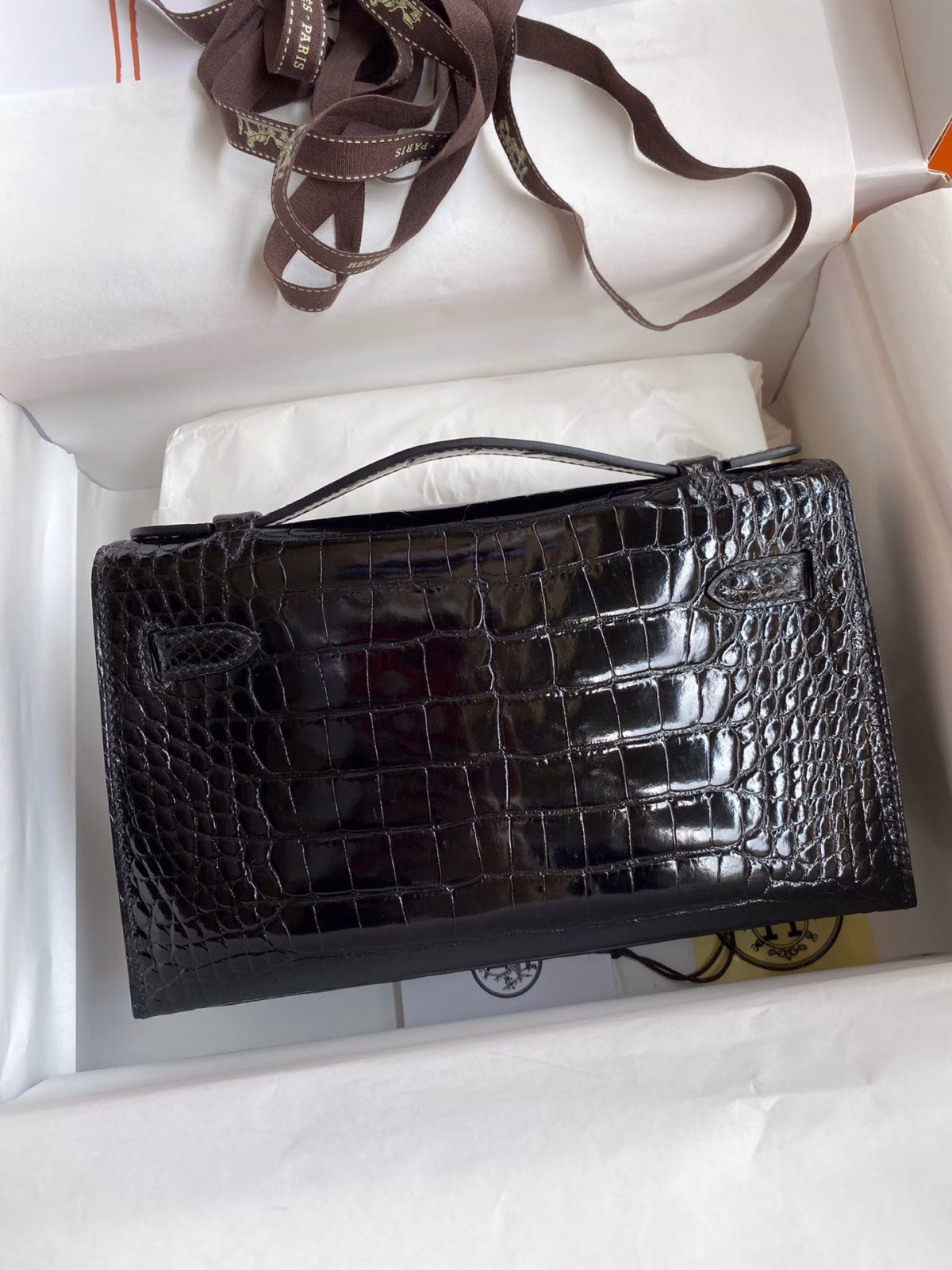 Hermes Kelly Pochette Handmade Bag In Black Shiny Alligator Leather - Image 6