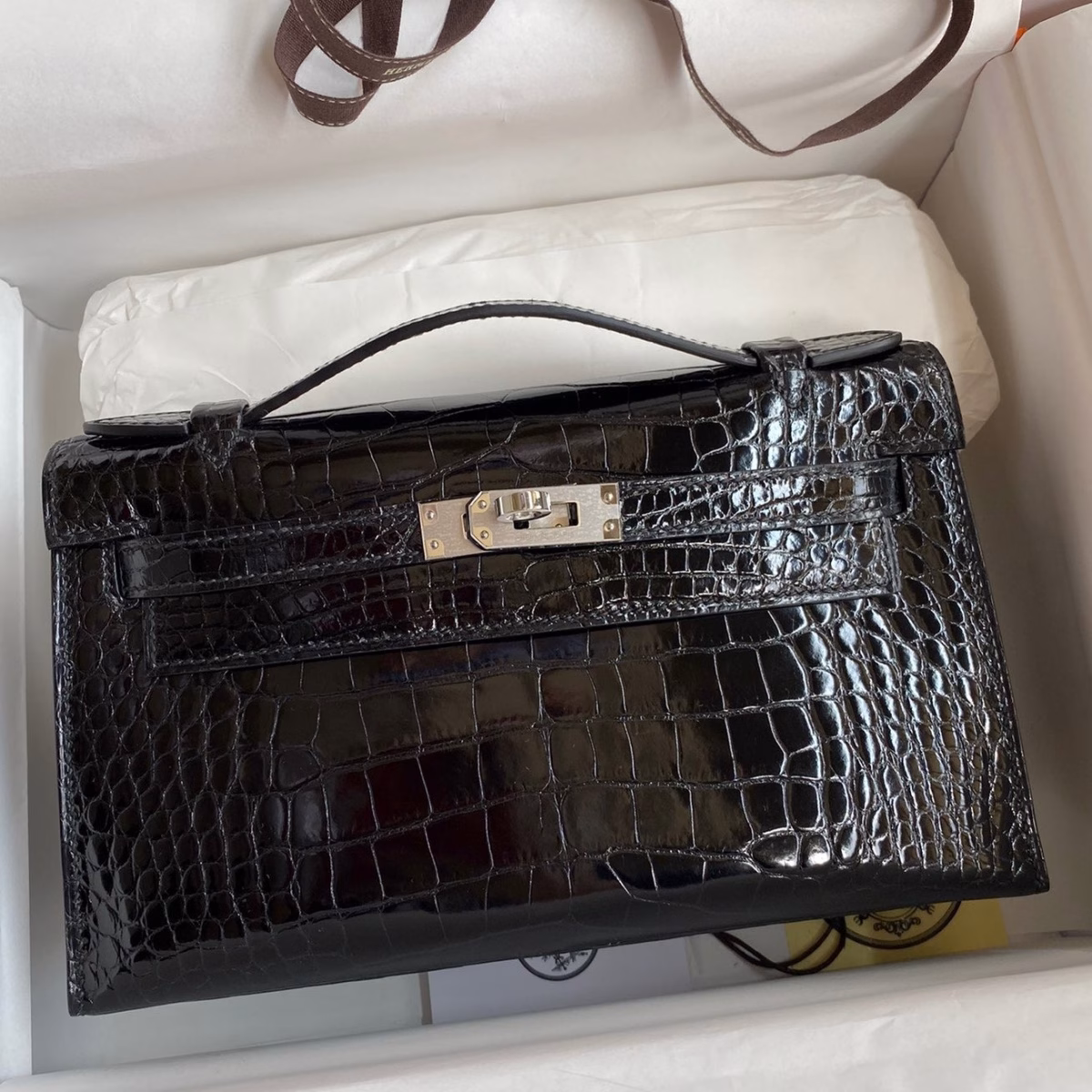 Hermes Kelly Pochette Handmade Bag In Black Shiny Alligator Leather - Image 1