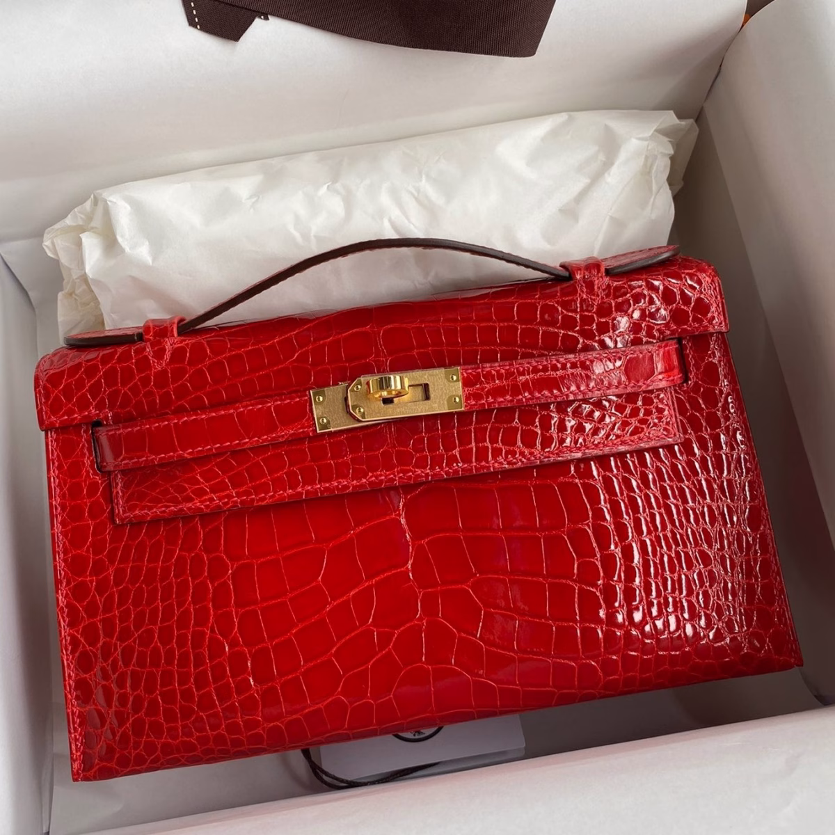 Hermes Kelly Pochette Handmade Bag In Red Shiny Alligator Leather - Image 1