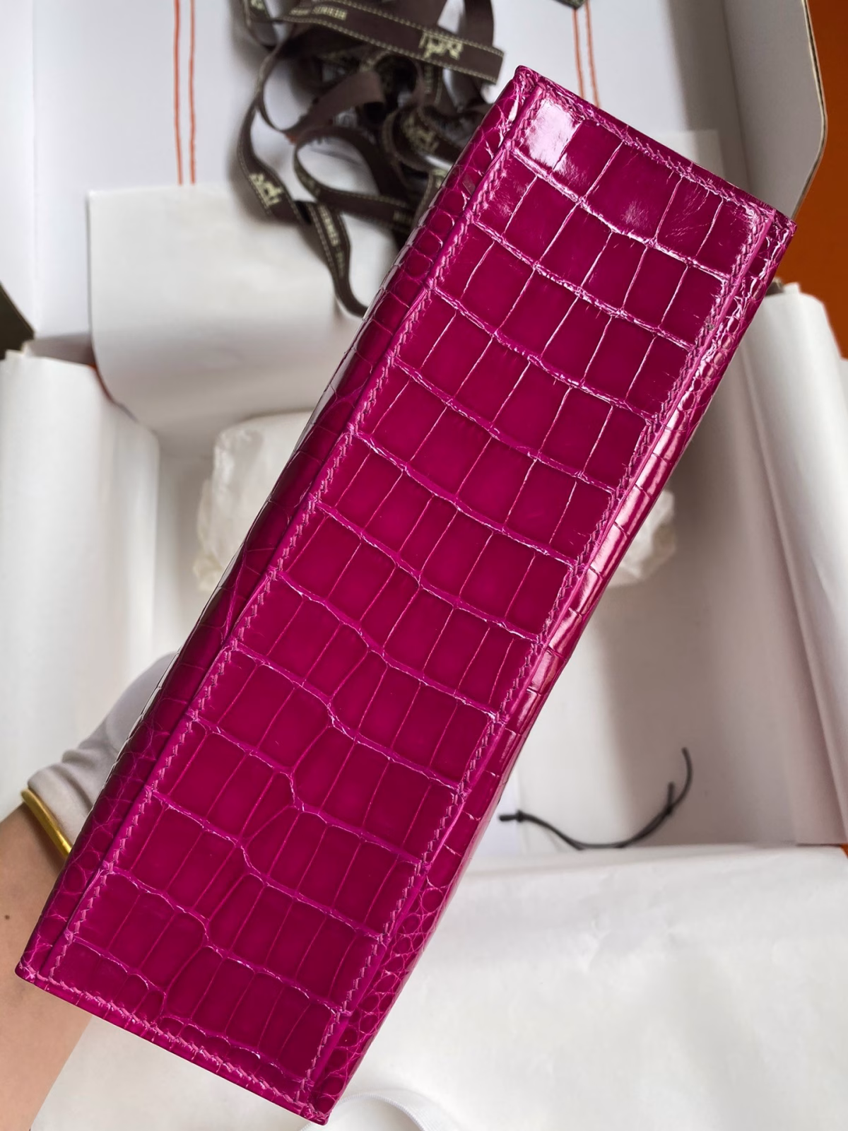 Hermes Kelly Pochette Handmade Bag In Rose Scheherazade Shiny Alligator Leather - Image 8